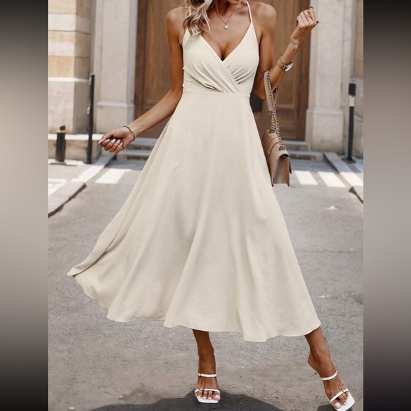 Luxe crisscross tie back dress - Picture 2 of 16